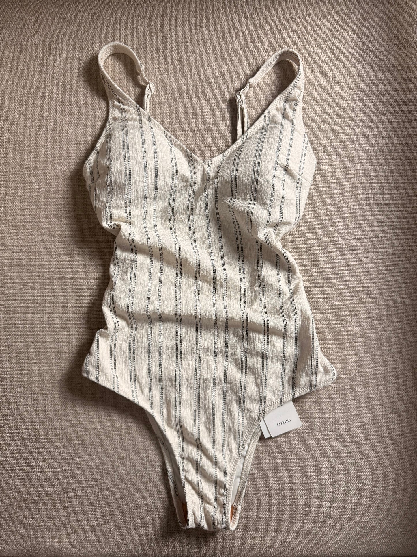 Oysho one-piece swimsuit size S, pretty back style